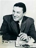 https://upload.wikimedia.org/wikipedia/commons/thumb/1/15/Mike_Wallace_Interviews_1957_%284%29.jpg/120px-Mike_Wallace_Interviews_1957_%284%29.jpg